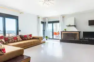 Saranda Charm 7, 3BR w Super Sea View Apartments, Sarande