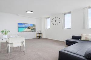 Canterbury Modern 2Br Apt Near Woolworths Apartments, Sydney