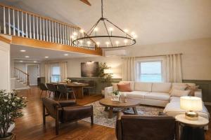 Duplex Rooftop at MIT Kendall Sq - 2 FREE Parking Apartments, Boston