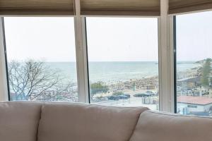 Kabakum 1BR Retreat with Parking, Steps to Beach by Flat Manager Apartments, Saints Constantine and Helena