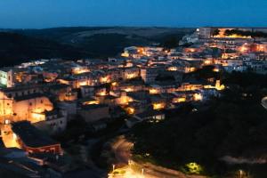 Accommodates 5 people between Ibla and Guest house, Ragusa