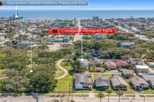 Cottage at Kempner Park Pet-Friendly Modern Home w Backyard, Galveston