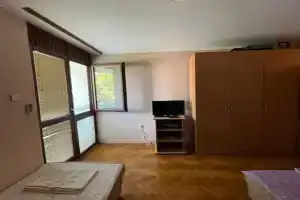 LaPerla Apartments, Bar