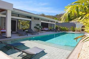 Andaman Paradise 2 Luxury 4 Bedrooms Pool Villa, Nai Harn