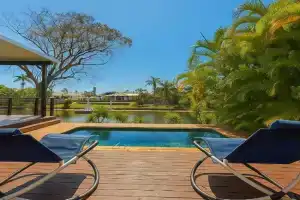 Aqua Haven - Modern Waterfront Escape Guest house, Gold Coast