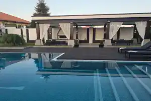 Casa Italiana with Exclusive Pool, Chornomorske