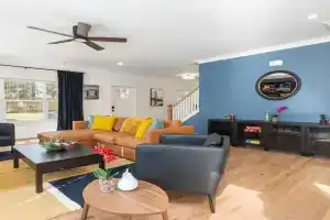 Disc Golf Getaway - Hot Tub, Soaking Tub, Games - Near Uptown Guest house, Charlotte