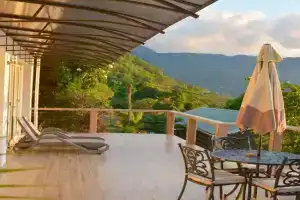 Sunset Bay Apartment, Glacis