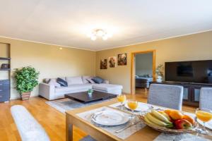 Free Parking 2 BR city center Apartments, Tallinn