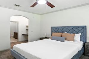 Regards At Med Center 163 I Comfy 2 Bed 2 Bath Apartments, Houston