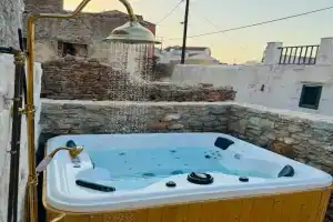 Villa Kastrouna, with private heated jacuzzi, Symi
