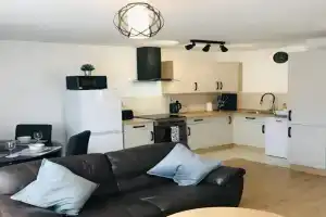 Spacious 2-Bed Flat in Homerton House, Cambridge