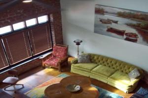 Large Unique Ground Floor Loft with Parking #2 Apartments, Macon