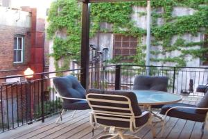 Large Historic Downtown Loft - Rear Apart-hotel, Macon