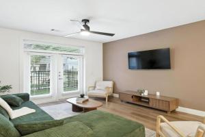 G36, 2BR Luxury Stay by Top Golf, Resort Pool & Gym, Near Stockyards, Fort Worth