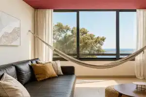 Larnaca Seaview Apartment with pool & parking, Larnaka