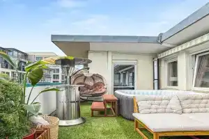 Zentrales Penthouse in mit Whirlpool & Billard, Stuttgart