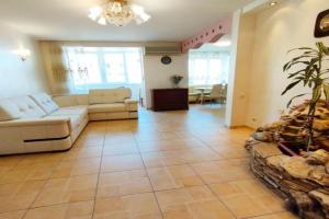 Arkadiya prostornaya 140 m u morya Apartments, Odessa
