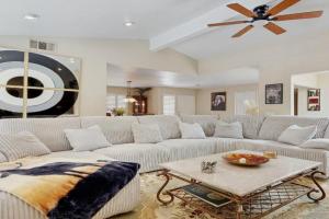 Palm Paradise Apartments, Palm Desert