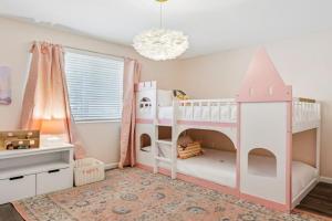 Kid's Favorite - Splash Pad - Pool - Playground Guest house, Phoenix