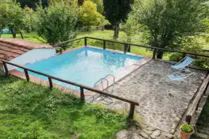 Rustic Chalet with Pool, San Marcello Pistoiese