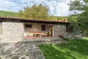 Secluded Chalet with Pool, San Marcello Pistoiese