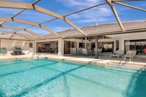 Pirates Cove Island, saltwater pool, bikes, water sports, paddle boards included! Guest house, Marco
