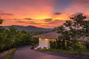 Archie Paradise View Villa, Hinkong