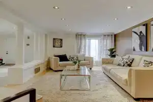 Prestige Manor, 6BR with Sunroom and 3400 Sqft by Instant Suites, Mississauga