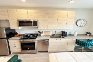 Tranquil Escape Apartments, Des Moines