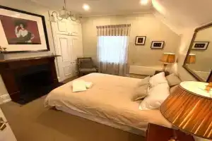 Porters Cottage Grande (two units), Albury