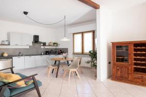 Ampio monolocale con piscina Apartments, Caprino Veronese