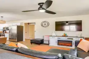 Walkable and Bright Bungalow in Dtwn! Guest house, Redding
