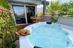 Authentic apartments with jacuzzi and Two-level central, Haifa
