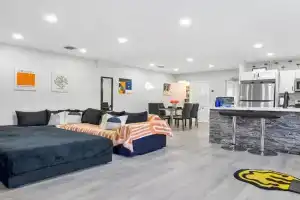 8min From Airport, Beach & DT - Hot Tub, Games & King Bed Guest house, Miami