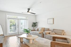 12 Stylish 2B by Top Golf, Yoga Studio, Resort Pool and Gym, Golf Simulator, Fort Worth