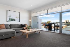 Helena House - A Spacious Urban Retreat, Adelaide