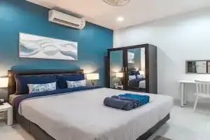 The Coastal Haven Holiday Home, Beach, Karon