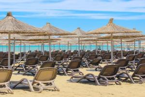 Beachfront Bliss Apartments, Golem