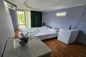 Dona House, Poti