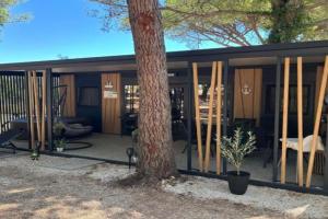 TJ Escape - Mobile Home With Hot Tub And Terrace Guest house, Pakostane
