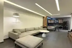 Stylish 2BR Apartment with Balcony by Republic Square - City Center I Stilnye apartamenty s 2 spalnyami i balkonom u ploshchadi Respubliki-Tsentr Goroda, Yerevan