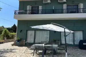 Kanarinia Guesthouse, Kala Nera