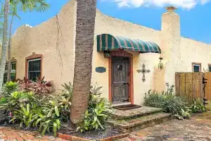 Casa De Marita - Backyard Bliss with Pool in Historic Sunshine Park, West Palm Beach