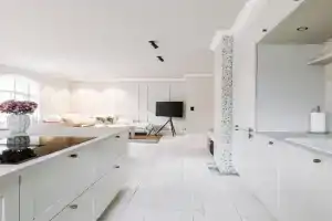 Large city apartment with sea view and parking, Aalesund