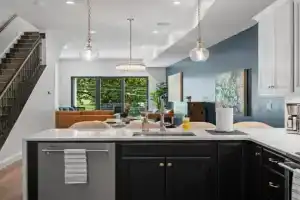 Immaculate Penthouse Double King Suite on Butler St with rooftop deck and free off street parking, Pittsburgh