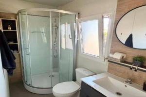 TJ Escape - Mobile Home - Mobile Home With Hot Tub And Terrace Guest house, Pakostane