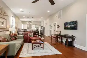 4BR Luxury Uptown Retreat w Private Heated Pool Guest house, New Orleans