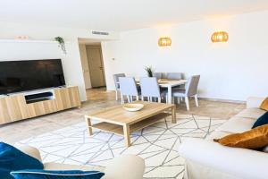 Penthouse apartment with pool next to beach & port, Cambrils