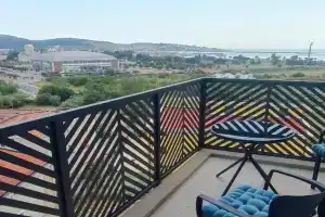 Harmony Apartments, Bar